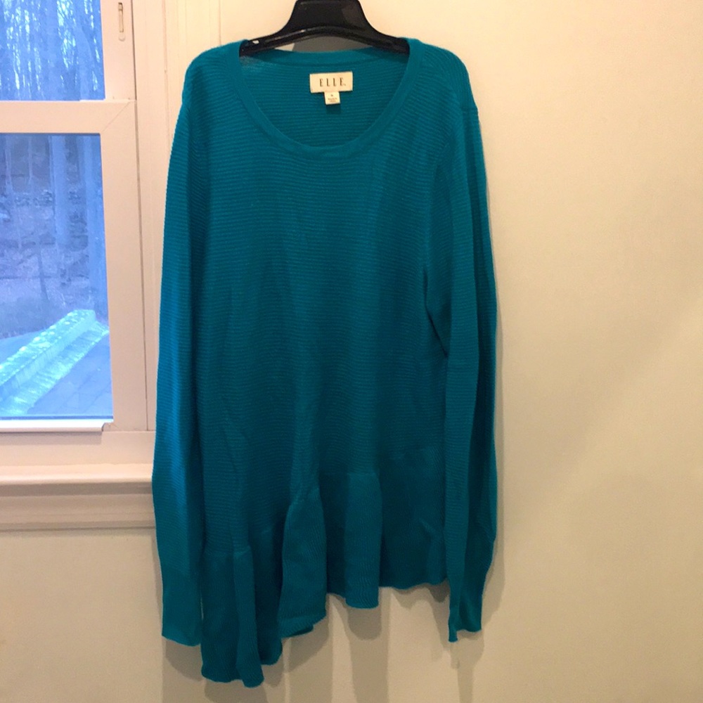 Sweater with diagonal edge